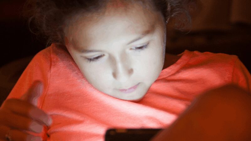 Maailmanlaajuinen yhteiskannanotto: tekoälyn kehittämisen ja käytön tulee edistää lapsen oikeuksien toteutumista 