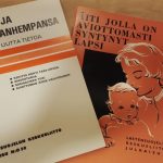 Lastensuojelun Keskusliiton julkaisuja 60- (oik.) ja 70-luvuilta. Avioliiton ulkopuolella syntyneen lapsen äiti nähtiin yksinhuoltajana. Nykyään kahden vanhemman lapsiperheiden vanhemmista parikymmentä prosenttia eivät ole naimisissa ja löytyypä perhetilastoista muutama prosentti perheitä, joissa ainoana huoltajana toimii isä. 